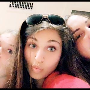 Meet your Posher, Mia